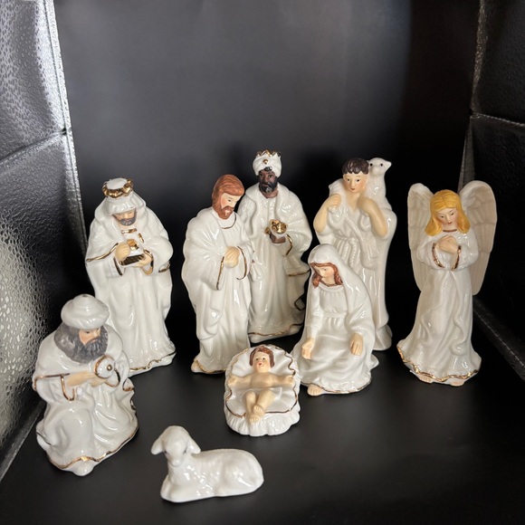 Galleria Fine Porcelain Nativity 9 Pc Set Figurine - Picture 2 of 13